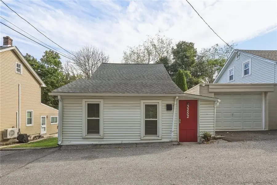3252 S Quarry Street, Hokendauqua, PA 18052 - #3