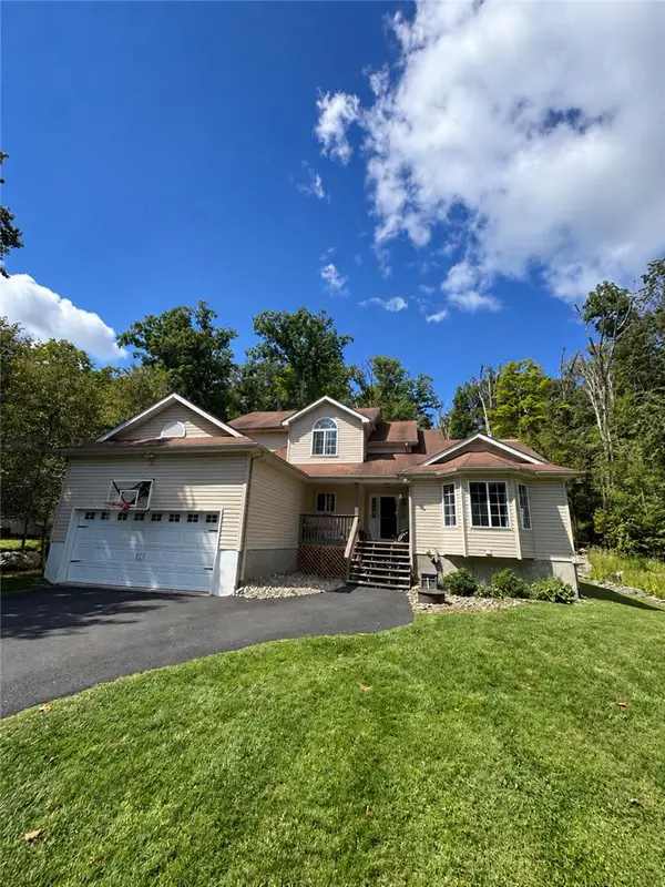 6043 Decker Rd, Lehman Twp, PA 18324
