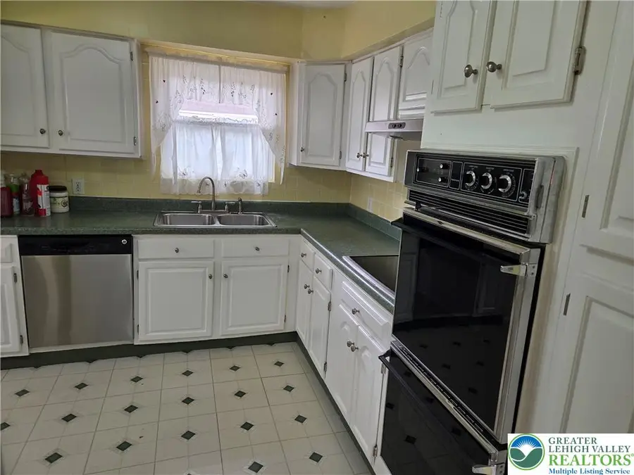 1431 Garden Avenue, Salisbury, PA 18103 - #2