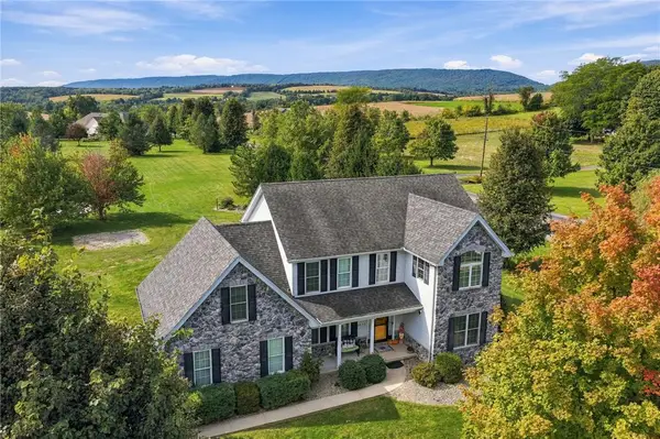 1695 Kings Court, Plainfield Twp, PA 18072
