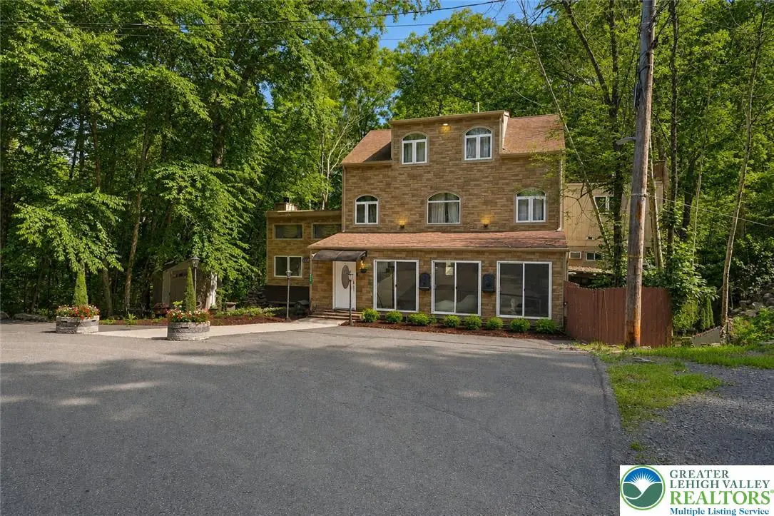 3130 Delaware Circle, Saw Creek, PA 18324 - #1