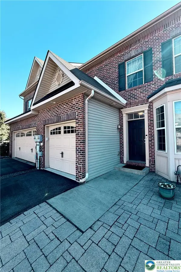 4527 Bellflower Way, Upper Macungie Twp, PA 18104