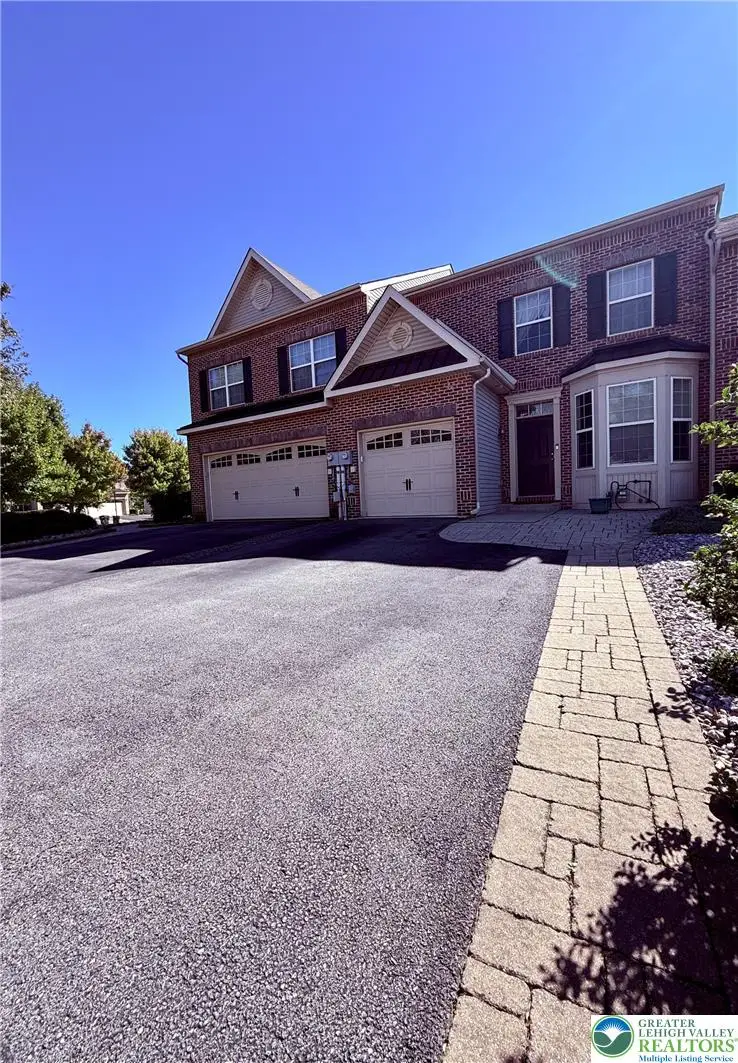 4527 Bellflower Way, Upper Macungie, PA 18104 - #3