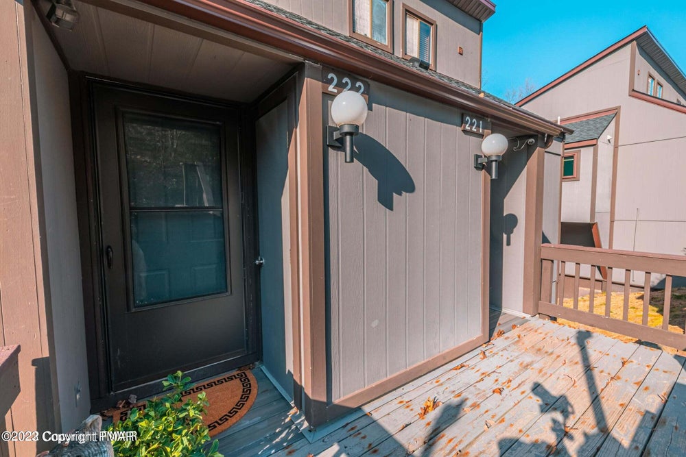 222 Cross Country Lane, Tannersville, PA 18372 BHGRE