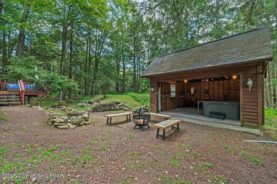 512 Sir Jeoffrey Court, Pocono Lake, PA 18347 - Image #2