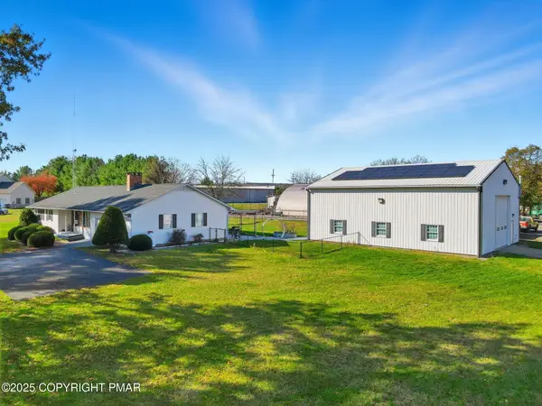 219 W Scott Court, Brodheadsville, PA 18322