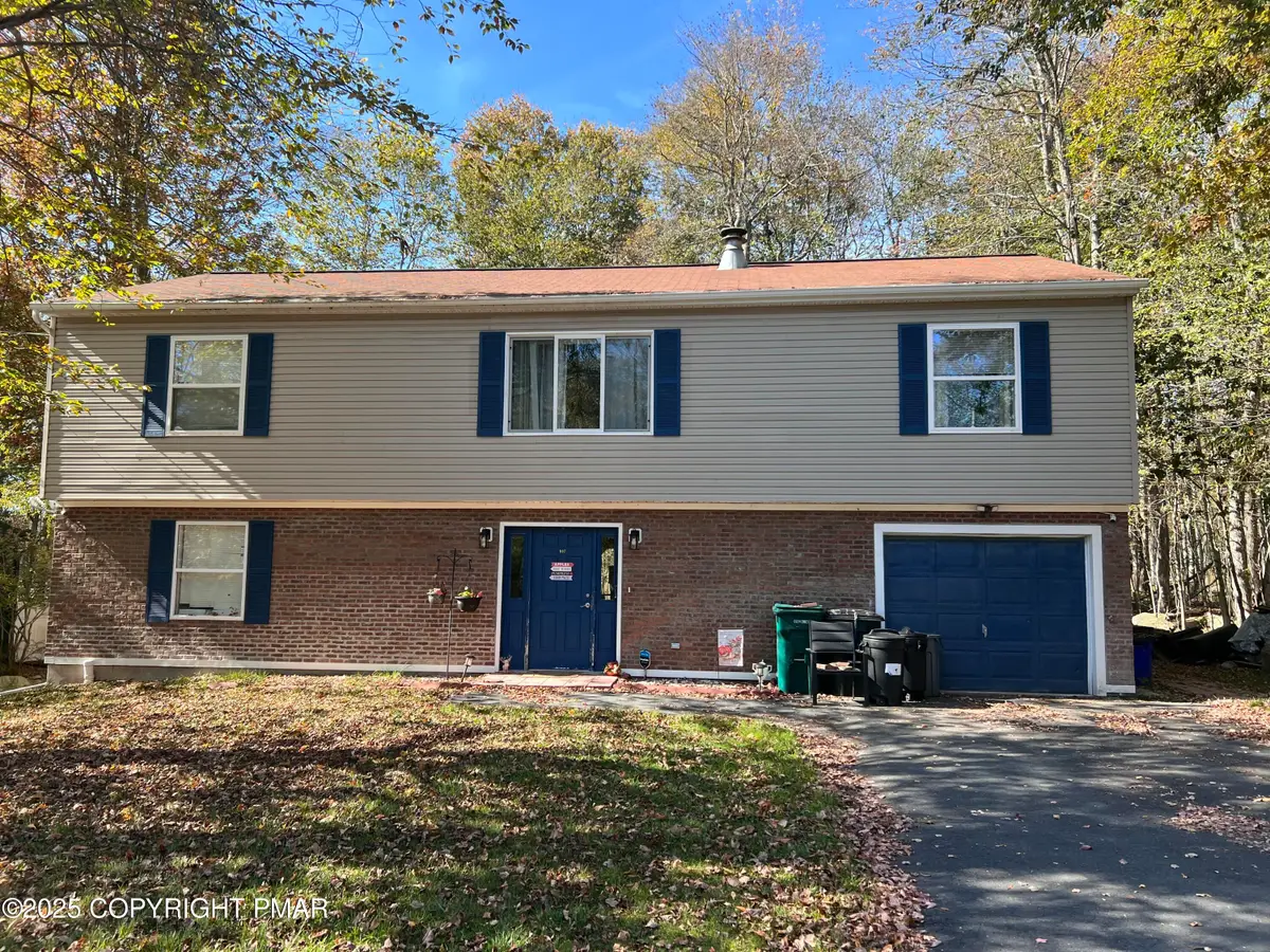 897 Country Place Drive, Tobyhanna, PA 18466 - Image #1