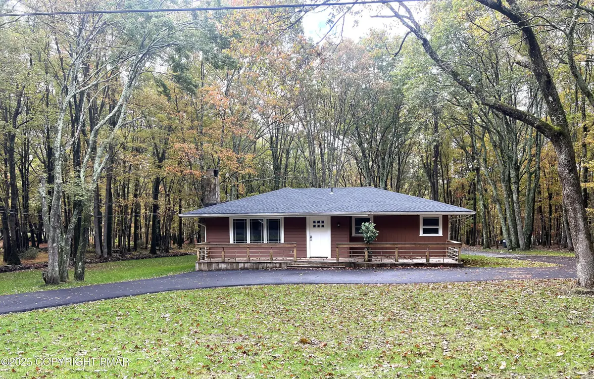 140 Davis Circle, Bushkill, PA 18324 - Image #1