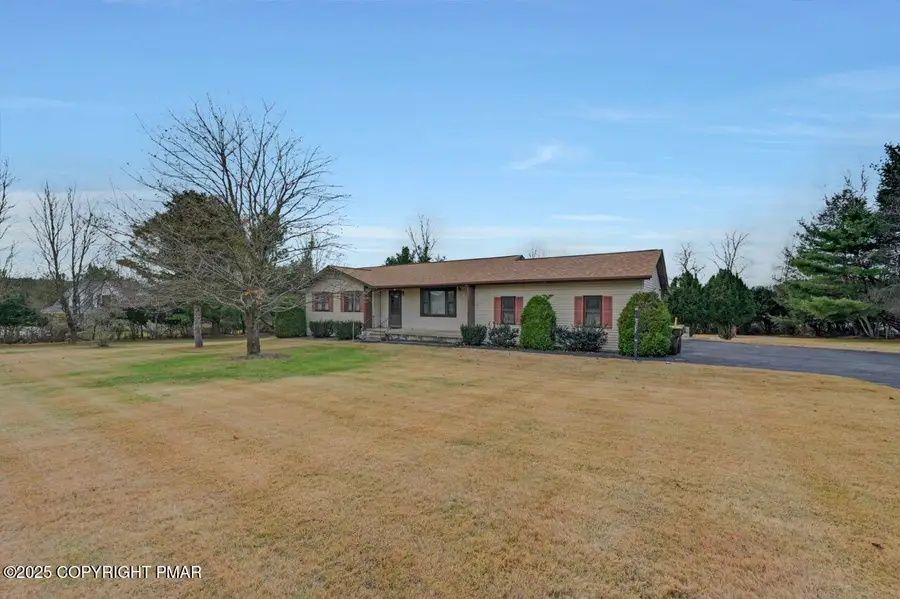 147 Countryside Drive, Brodheadsville, PA 18322 - Image #2