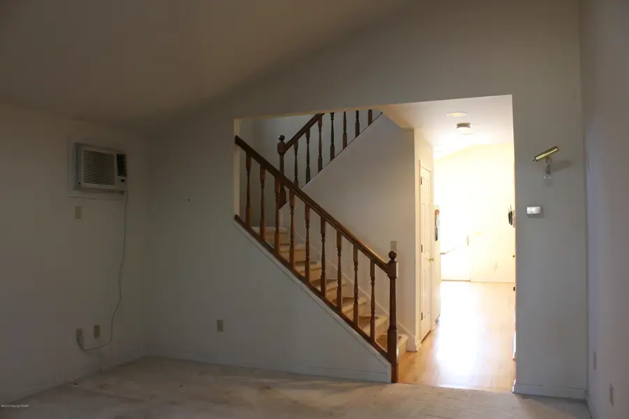 521 Emerald Court, East Stroudsburg, PA 18301 - Image #2