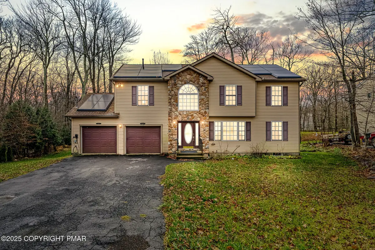 2127 Warwick Circle, Coolbaugh Township, PA 18466 - Image #1