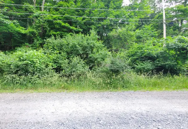 180 Stony Hollow Circle, Bushkill, PA 18324