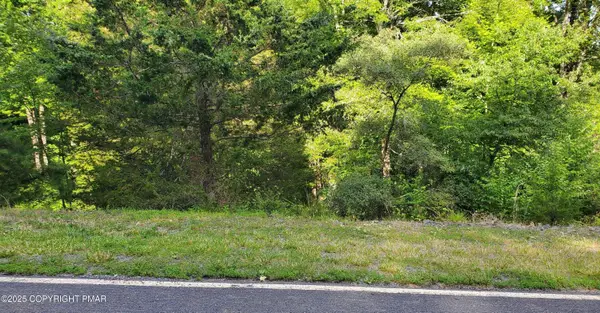 3428 Lancaster Drive, Bushkill, PA 18324
