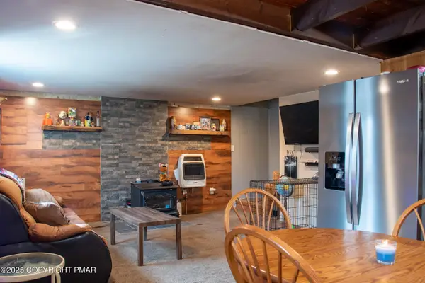 211 Gold Finch Road, Bushkill, PA 18324