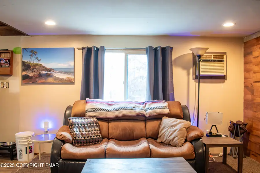 211 Gold Finch Road, Bushkill, PA 18324 - Image #3