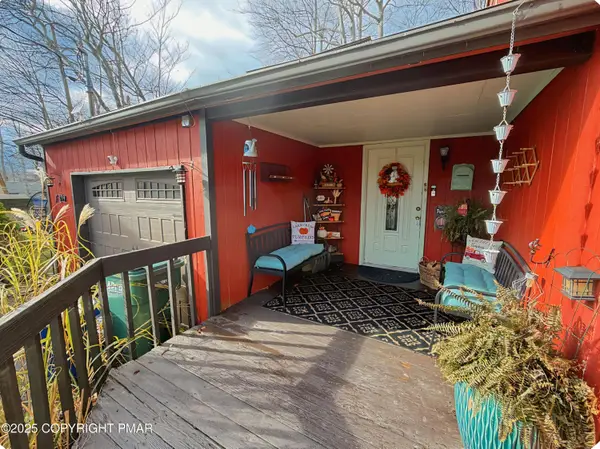 532 Country Place Drive, Tobyhanna, PA 18466