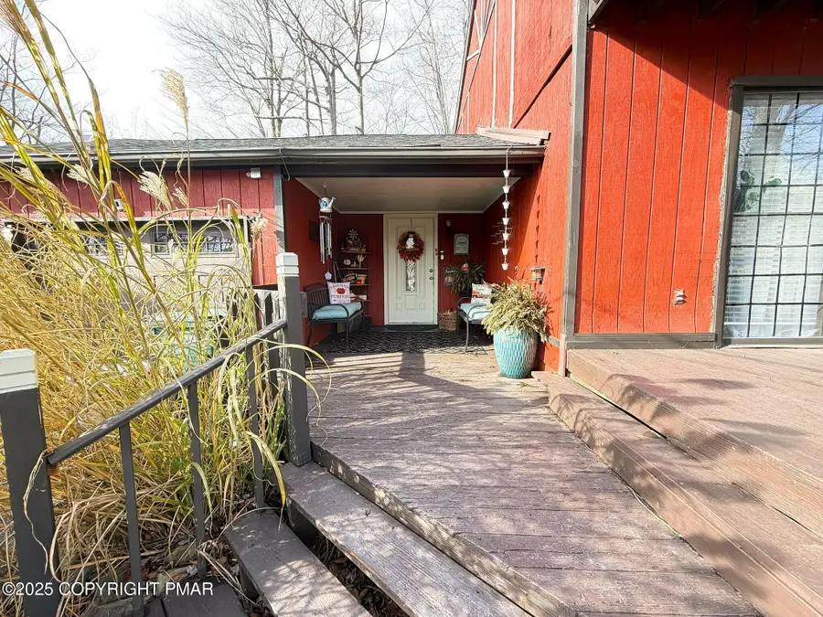 532 Country Place Drive, Tobyhanna, PA 18466 - Image #2