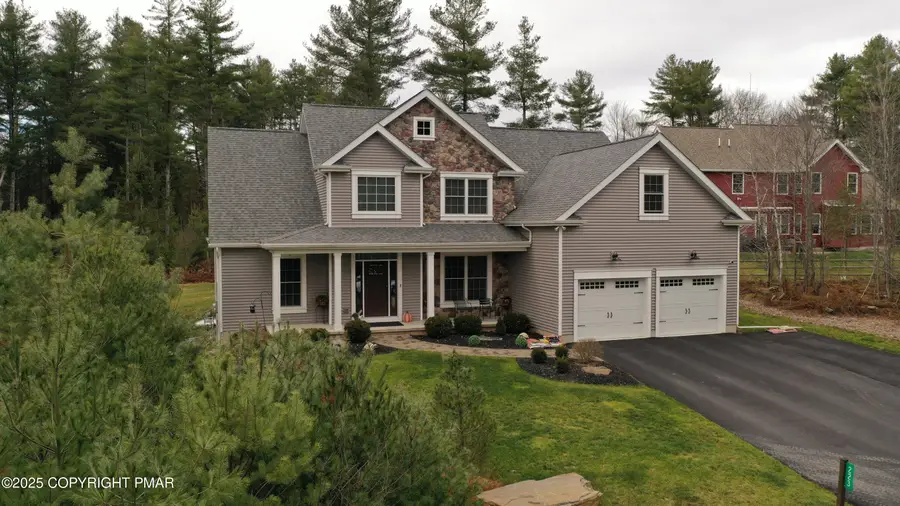 223 Canterbury Circle, Blakeslee, PA 18610 - Image #2
