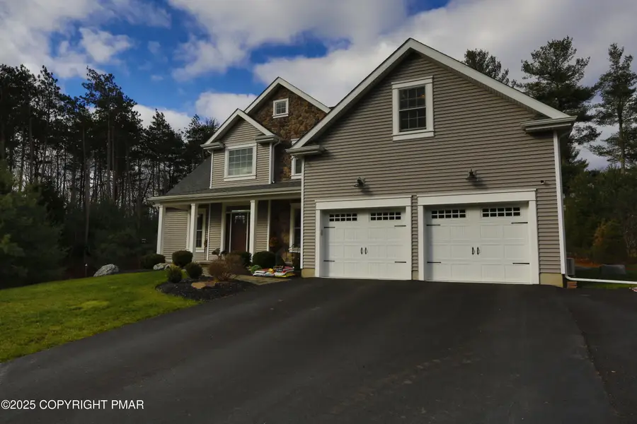 223 Canterbury Circle, Blakeslee, PA 18610 - Image #3