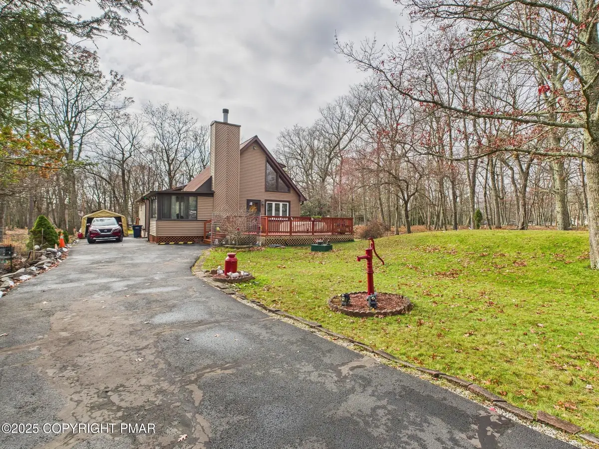 197 Hummingbird Trail, Bushkill, PA 18324 - Image #1