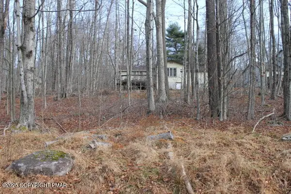 Outer Dr 6, Pocono Lake, PA 18347