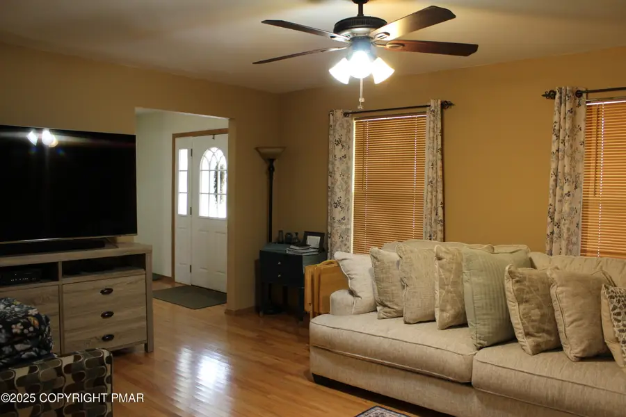 109 Blue Bird Way, East Stroudsburg, PA 18302 - Image #3