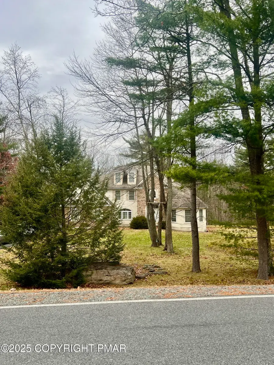 371 Joanne Court, Bartonsville, PA 18321 - Image #2