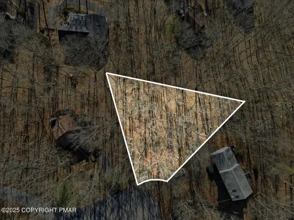 1652 Sec 7 Exeter Way, Bushkill, PA 18324