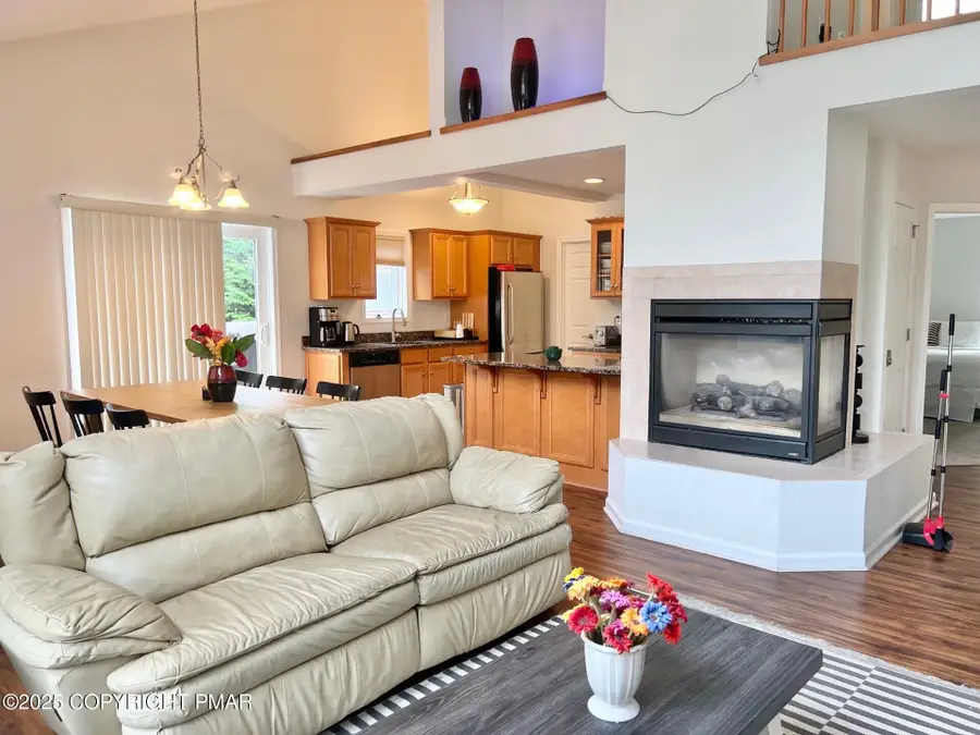 64 Longview Dr Drive, Lake Harmony, PA 18624 - Image #3