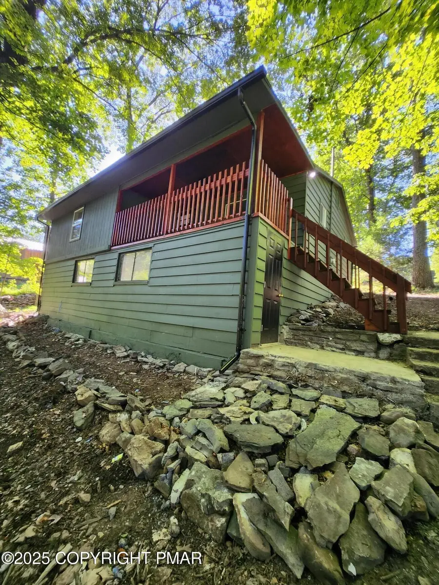 386 Hunters Farm Road Road, Henryville, PA 18332 - Image #2