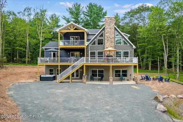 217 S Lake Drive, Lake Harmony, PA 18624