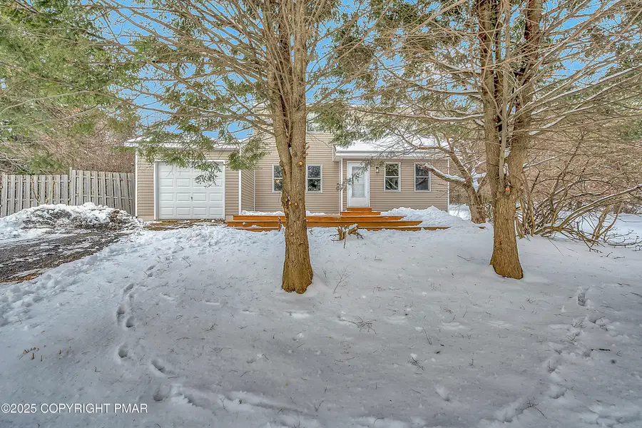 405 Skyline Drive, Blakeslee, PA 18610 - Image #2