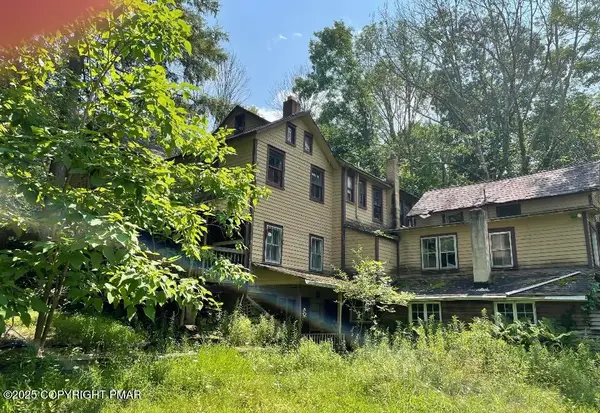 410 Hunters Farm Road, Henryville, PA 18332