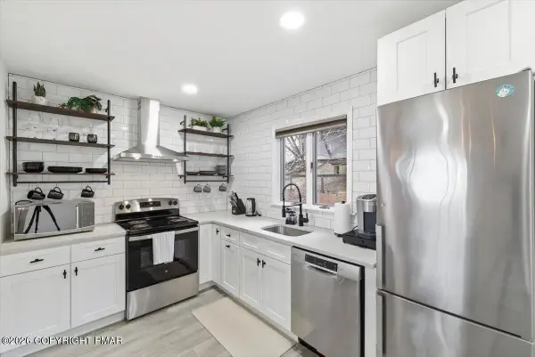 26 Middle Village Way, Tannersville, PA 18372