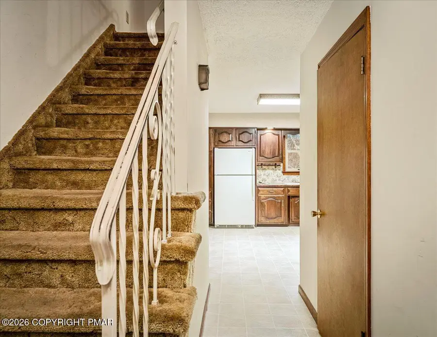 14 Baines Lane, Dallas, PA 18612 - Image #2