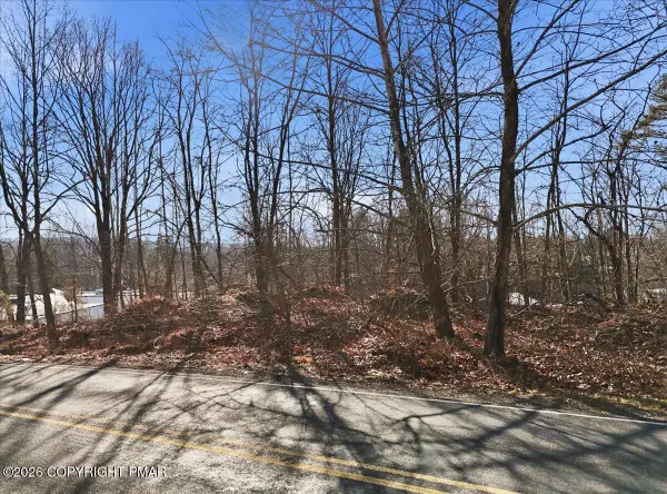 102 Edgemont Road, Stroudsburg, PA 18360