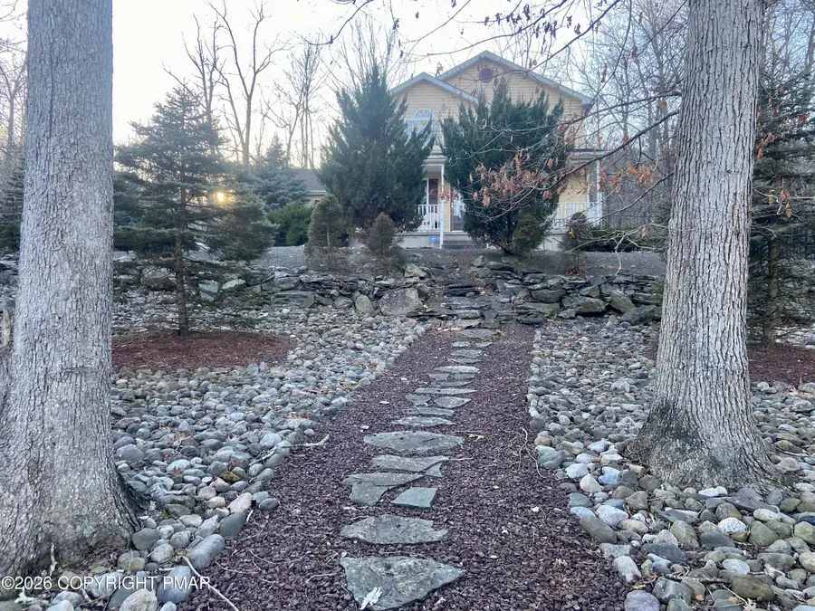 7004 Woodbridge Drive W, Bushkill, PA 18324 - Image #3