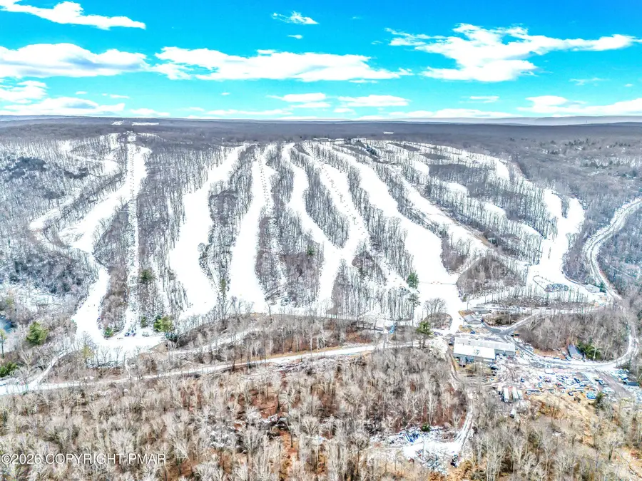 188 Snow Ridge Circle, Lake Harmony, PA 18624 - Image #2