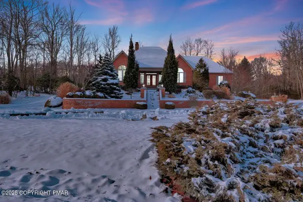 235 Wolf Hollow Road, Lake Harmony, PA 18624