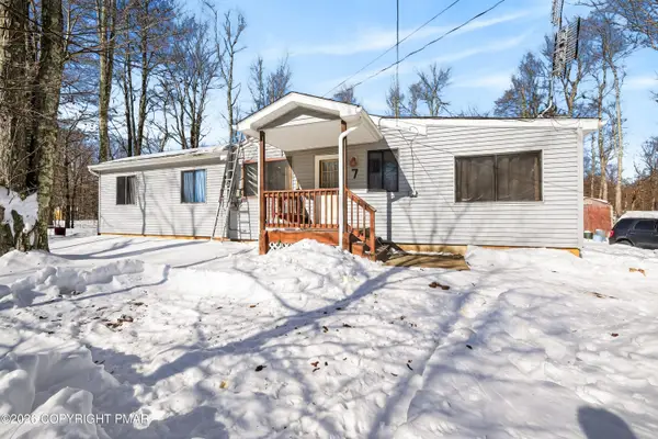 7 Campfire Lane, Gouldsboro, PA 18424