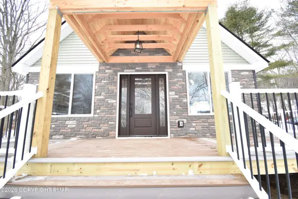 108 Stag Court, Bushkill, PA 18324