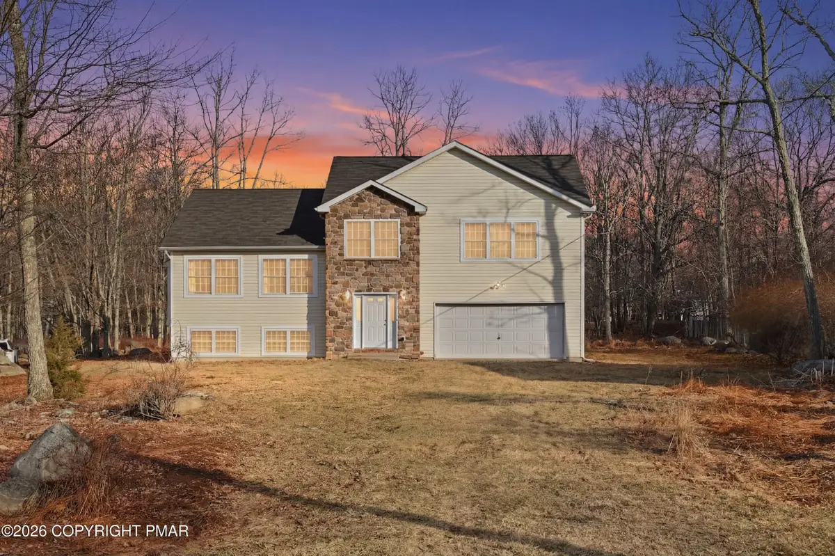 112 Amos Circle, Bushkill, PA 18324 - #1