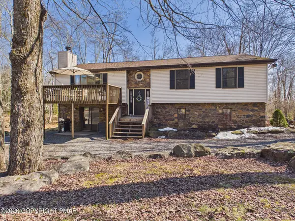 122 Wyalusing Drive, Pocono Lake, PA 18347