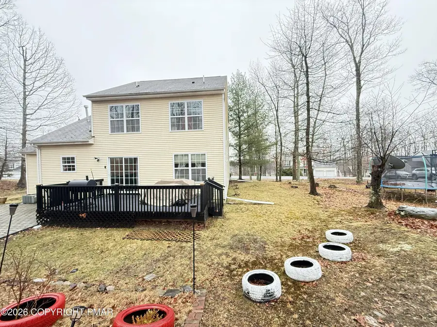 1152 Dorset Drive, Bushkill, PA 18324 - #2