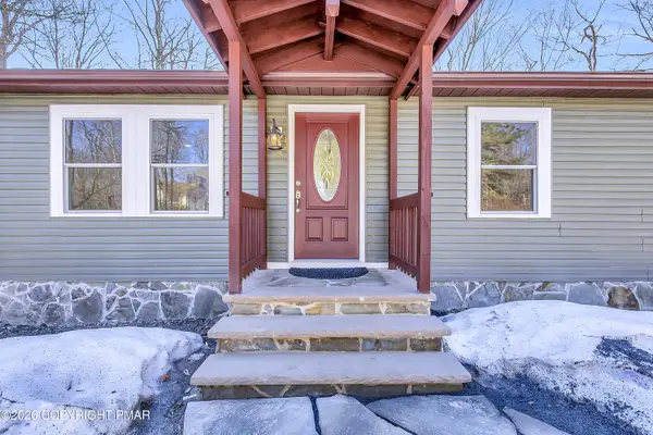 9894 Breezeway Terrace, Tobyhanna, PA 18466