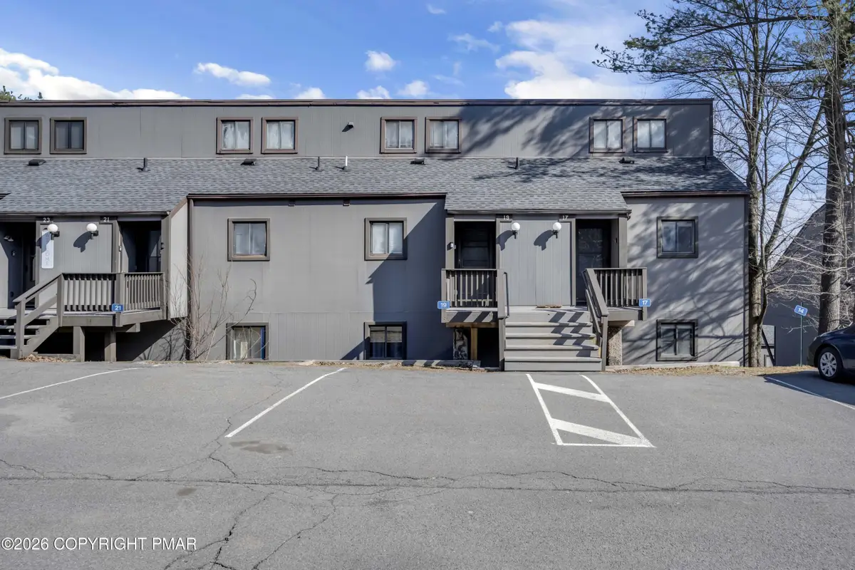 19 Middle Village Way, Tannersville, PA 18372 - #1