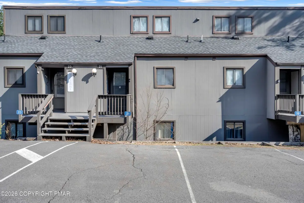 21 Middle Village Way, Tannersville, PA 18372 - #1