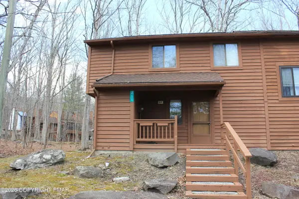 211 Falls Circle, Bushkill, PA 18324