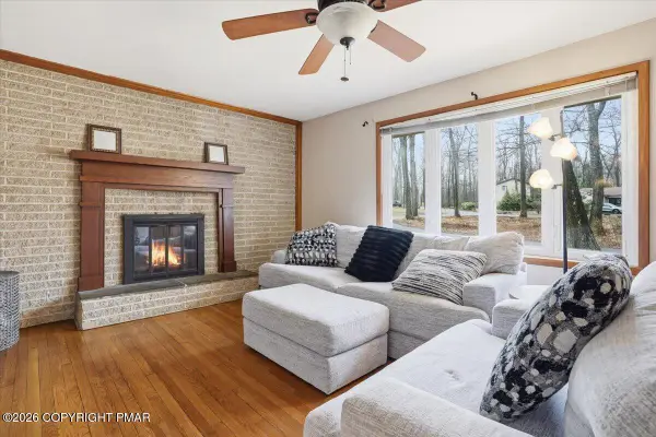 112 Pin Oak Lane, Tobyhanna, PA 18466