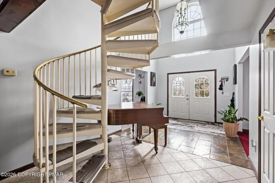 137 Old Kettle Court, Stroudsburg, PA 18360 - #2